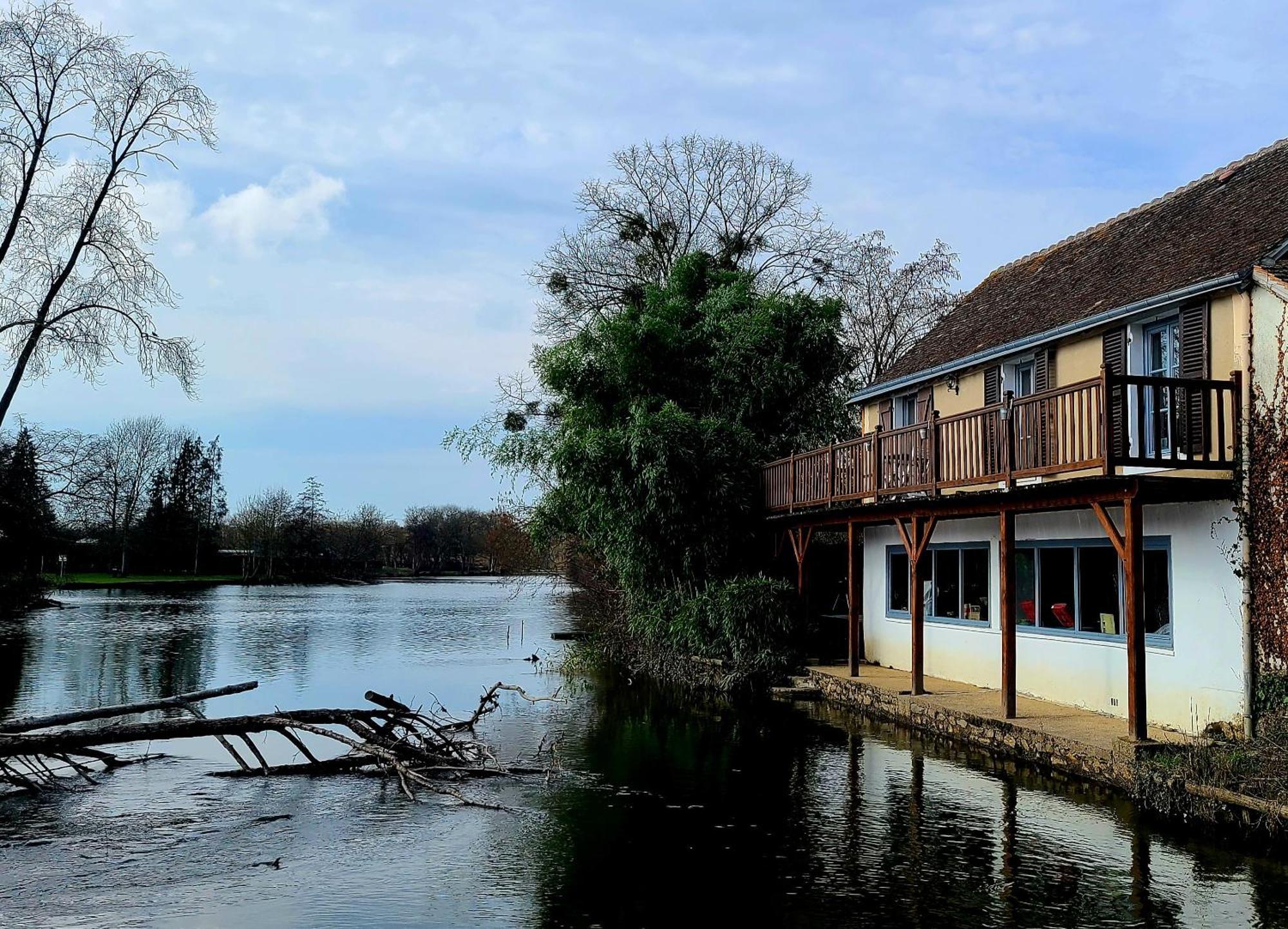 Fresnay-sur-Sarthe Maison Avec Jardin En Bord De Riviere 빌라 외부 사진